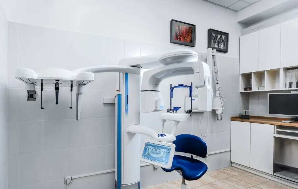tomografia CBCT przed implantem - konsultacja implantologiczna Wrocław
